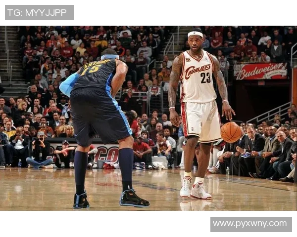 勒布朗詹姆斯的传奇之路:从青涩少年到篮球巨星的成长历程 勒布朗詹姆斯的传奇之路:从青涩少年到篮球巨星的成长历程